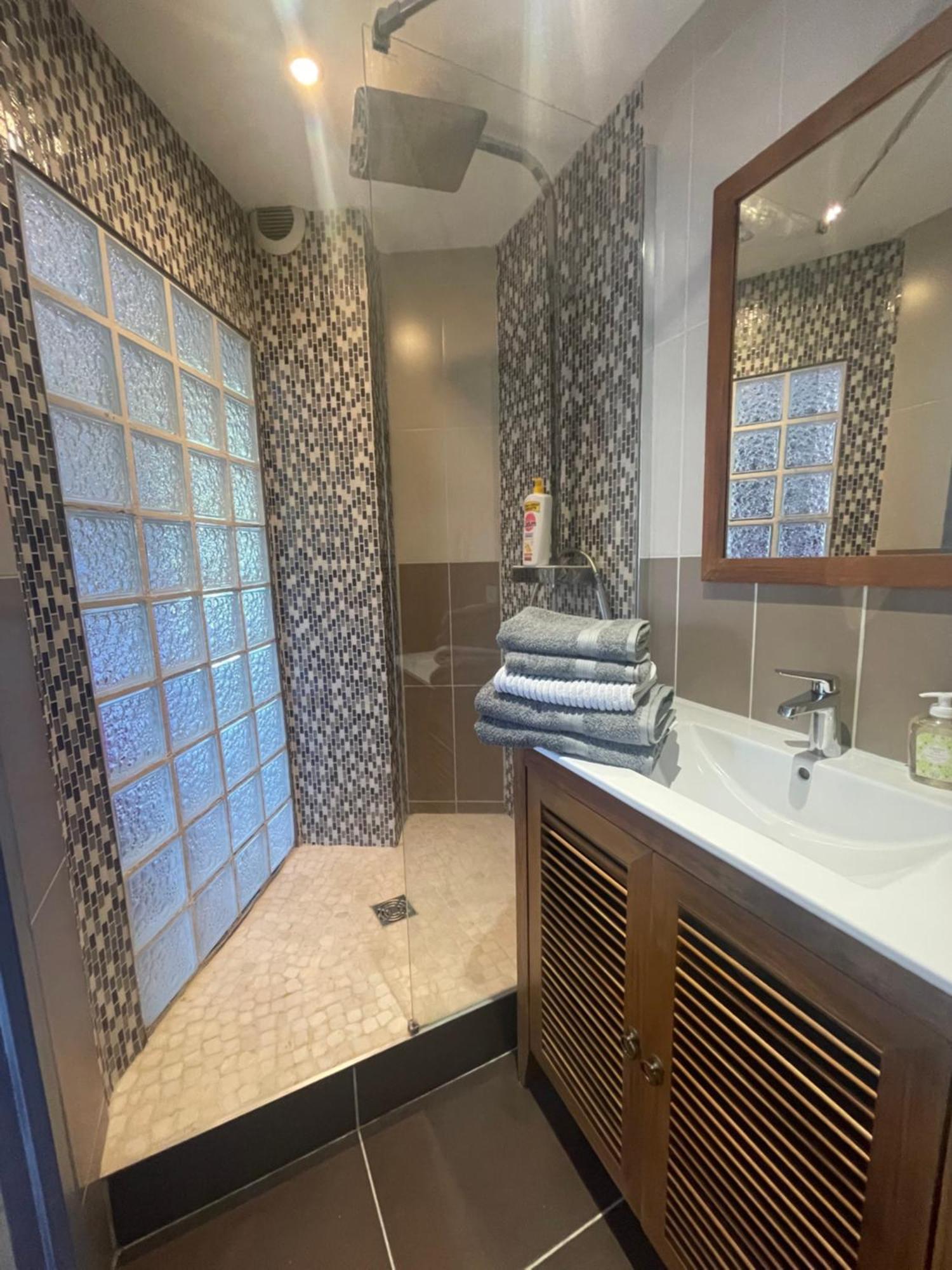 Appartement Indépendant Proche Centre Et Parking